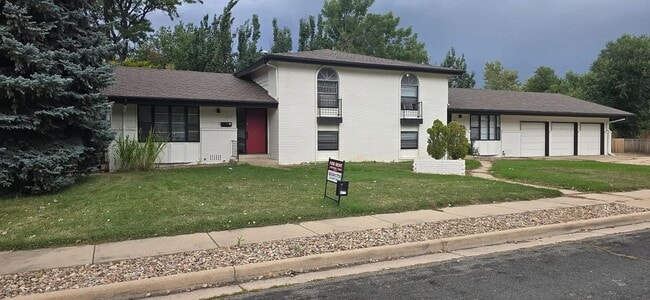 property at 2643 Sherwood Cir