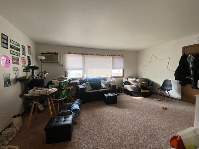 614 E Jefferson St in Iowa City, IA - Building Photo - Building Photo