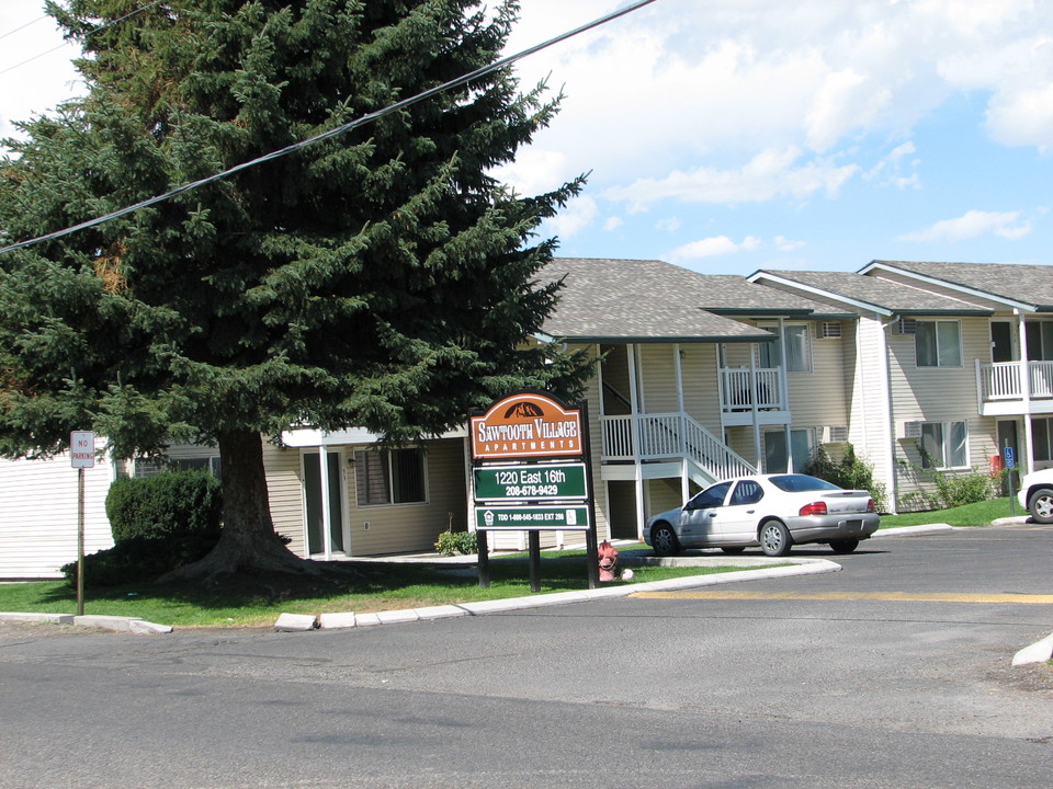 Sawtooth Village Apartments in Burley, ID - Building Photo