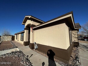 14201 Silver Point Ave in El Paso, TX - Building Photo - Building Photo