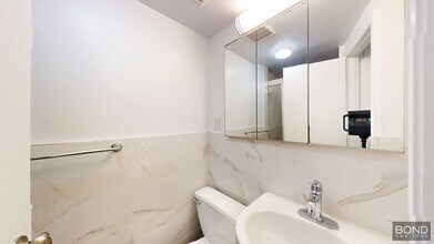210 E 83rd St in New York, NY - Building Photo - Building Photo