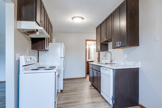 Live at The Oaks of West Saint Paul in West St. Paul, MN - Building Photo - Interior Photo