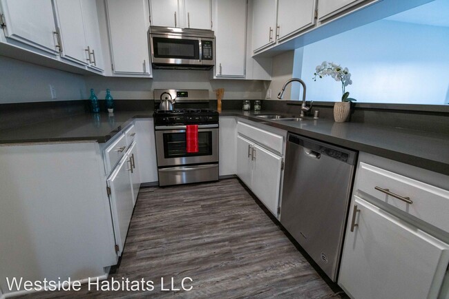 5104 Sepulveda - fully renovated unit in S... in Sherman Oaks, CA - Building Photo - Building Photo