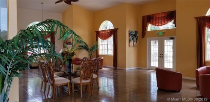 251 Palm Cir W-Unit -206 in Pembroke Pines, FL - Foto de edificio - Building Photo