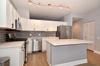 1001 W Madison St in Chicago, IL - Building Photo - Building Photo