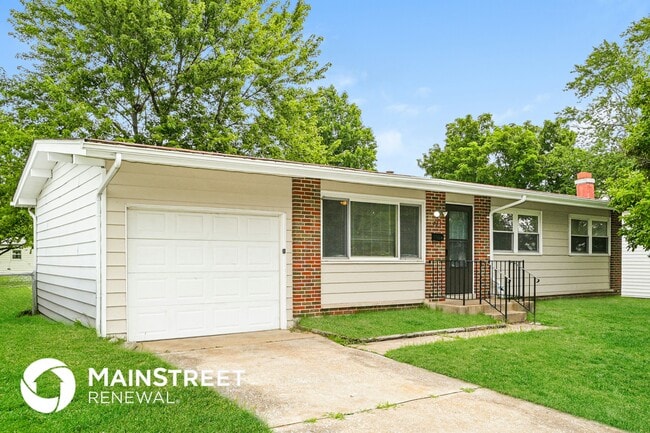 725 Bellarmine Ln in Florissant, MO - Building Photo - Building Photo