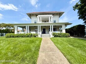 125 Cedar Ave in Allenhurst, NJ - Building Photo