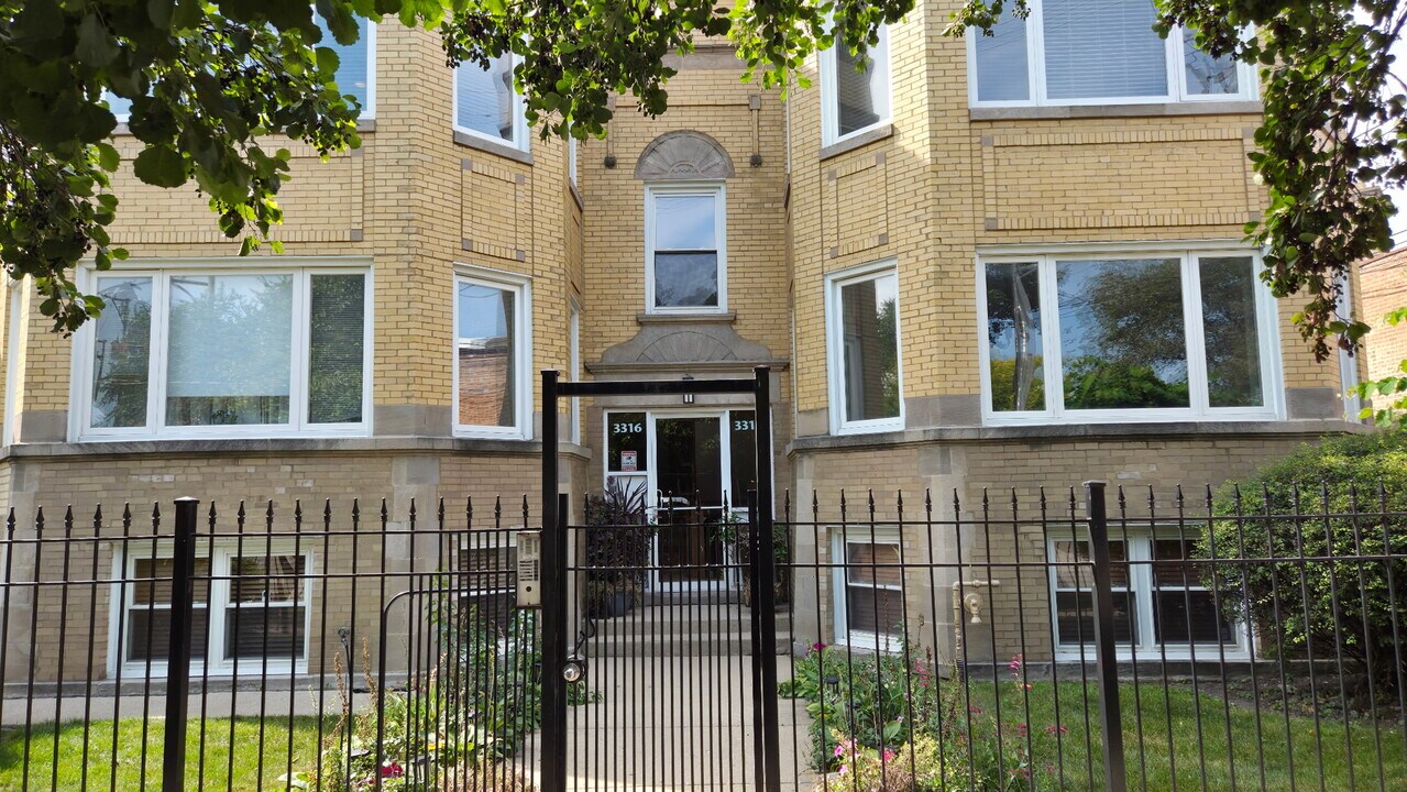 3318 N Keystone Ave, Unit B in Chicago, IL - Building Photo