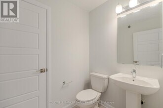 801 Glenroy Gilbert Dr in Ottawa, ON - Building Photo - Building Photo