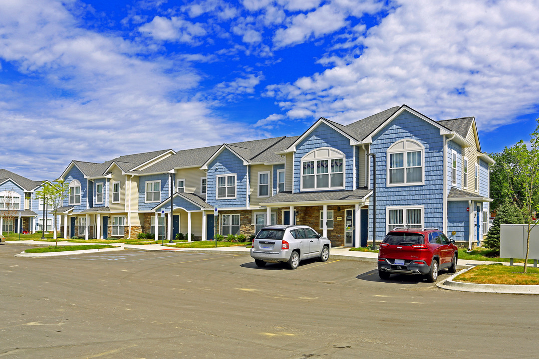 Grafton Townhomes in Eastpointe, MI - Building Photo