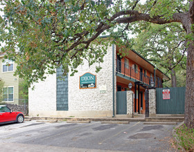 DIJON Apartment Homes in Austin, TX - Foto de edificio - Building Photo