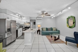 2624 NE 30th Pl, Unit 4 in Fort Lauderdale, FL - Building Photo