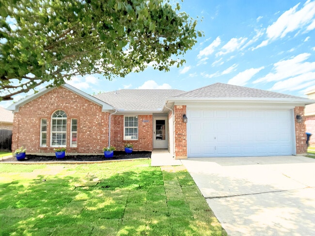 property at 3913 Periwinkle Dr