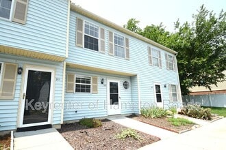 313 Gaylor Ln in Newport News, VA - Building Photo - Building Photo