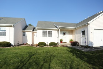 Crystal Commons Townhomes in Rochester, NY - Foto de edificio - Building Photo