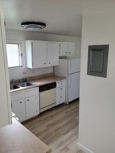2213 Lathrop St in Fairbanks, AK - Building Photo - Building Photo