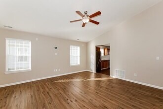 648 Cloverfield Ln in Greenwood, IN - Building Photo - Building Photo