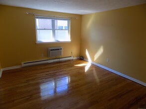 17 Mead St in New Britain, CT - Building Photo - Building Photo