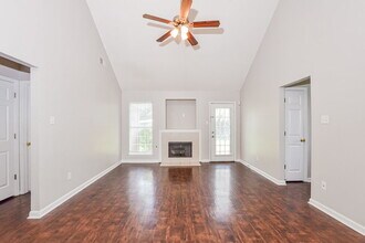 200 Village Dr in Oakland, TN - Building Photo - Building Photo