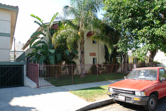 232 W Tujunga Ave in Burbank, CA - Foto de edificio - Building Photo