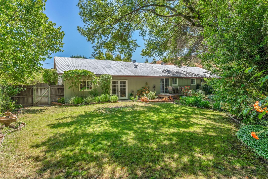 431 Stadler Ln in Petaluma, CA - Building Photo