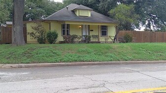 7366 Meadowbrook Dr in Fort Worth, TX - Building Photo