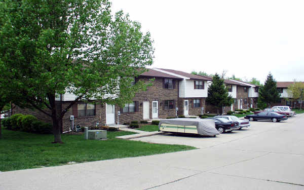 Point Pleasant Condominium in Fairfield, OH - Building Photo