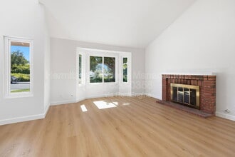 26411 Stratford in Lake Forest, CA - Foto de edificio - Building Photo