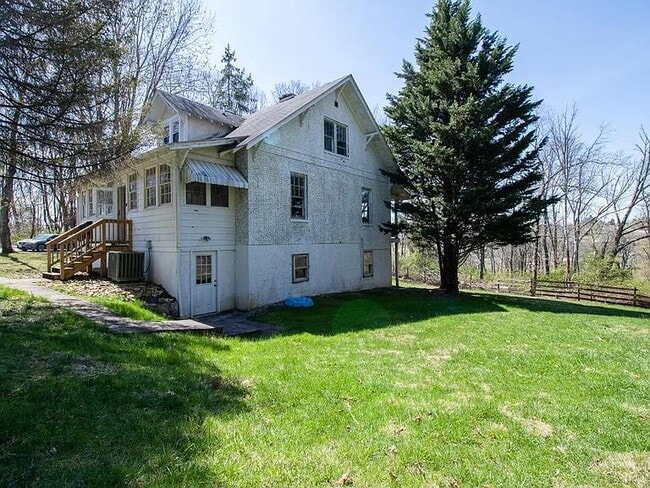 3342 Yellow Sulphur Rd in Blacksburg, VA - Building Photo - Building Photo