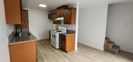 478 HUNT PK in Norwalk, CA - Foto de edificio - Interior Photo
