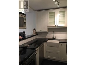 828-828 Gilford St in Vancouver, BC - Building Photo - Building Photo