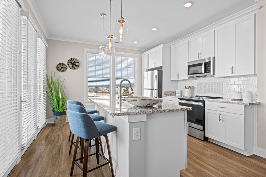 Village Square Apartments at East Beach in Norfolk, VA - Foto de edificio