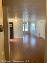 4204 Evergreen St SE in Albany, OR - Building Photo - Building Photo