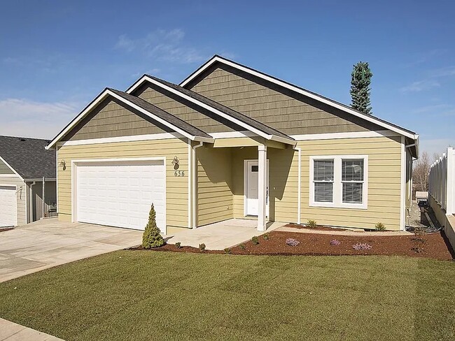 656 Nobility Dr in Medford, OR - Foto de edificio - Building Photo