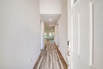 107 Greenspire Downs Dr in Hutto, TX - Building Photo - Building Photo