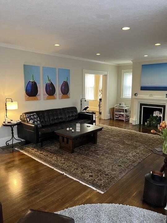 44 York Terrace in Brookline, MA - Foto de edificio