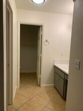 1410 Stanford Pl in Hanford, CA - Building Photo - Building Photo