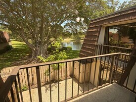2407 24th Ln in Palm Beach Gardens, FL - Building Photo