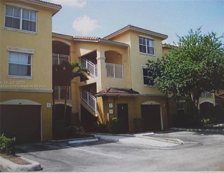 9645 NW 1st Ct, Unit #1-304 in Pembroke Pines, FL - Foto de edificio