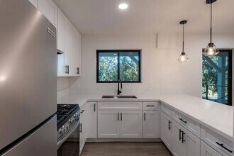 2366 Almeria Ct in La Jolla, CA - Building Photo - Building Photo