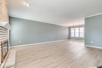 10745 Sandpiper Ln in Dallas, TX - Building Photo - Building Photo