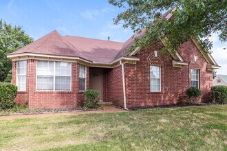 1172 Jessica Lauren Dr in Cordova, TN - Building Photo - Building Photo