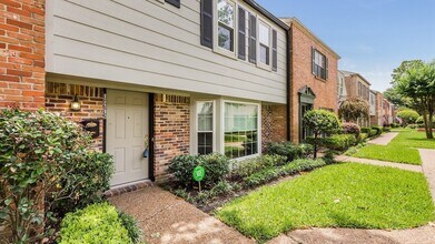 12615 Huntingwick Dr in Houston, TX - Building Photo - Building Photo