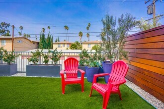 621 E 99th St in Inglewood, CA - Foto de edificio - Building Photo