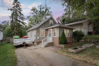 2107 Schlimgen Ave in Madison, WI - Building Photo - Building Photo