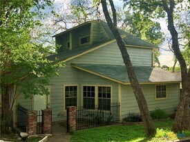 615 Burleson St in San Marcos, TX - Building Photo