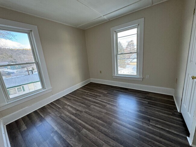 18 Middle St in Newport, NH - Building Photo - Building Photo