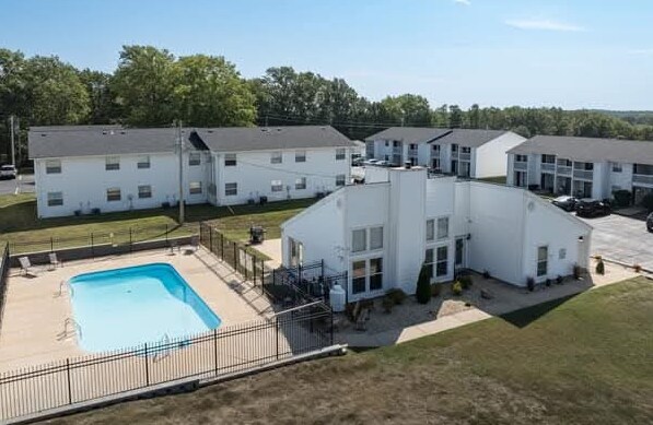 460 Cedarview Ct in Hillsboro, MO - Foto de edificio - Building Photo