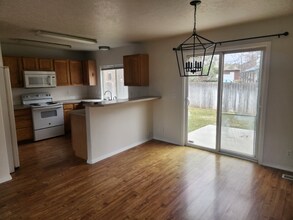 1427 W Roberts Pl in Nampa, ID - Foto de edificio - Building Photo