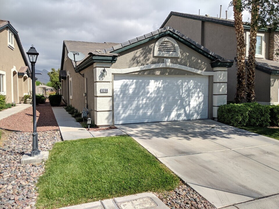 10188 Birch Bluff Ln in Las Vegas, NV - Building Photo
